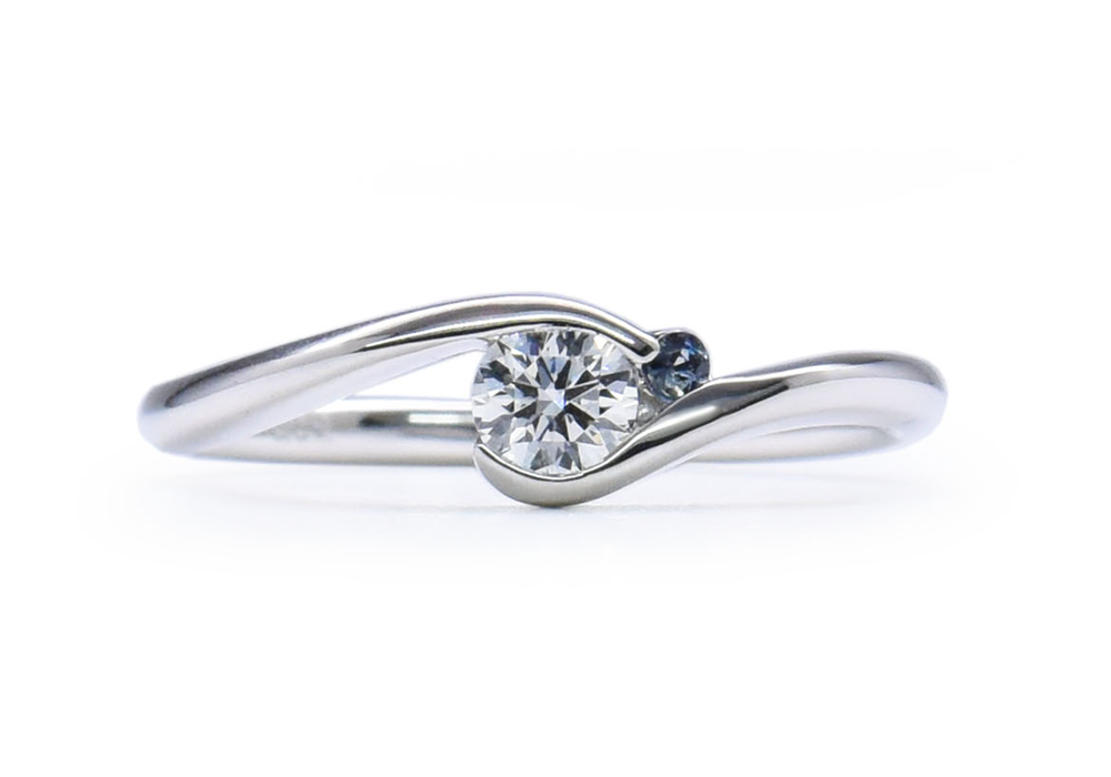 アレキサンドライトを留めた巻き込み型の手作り婚約指輪 Kazuya様