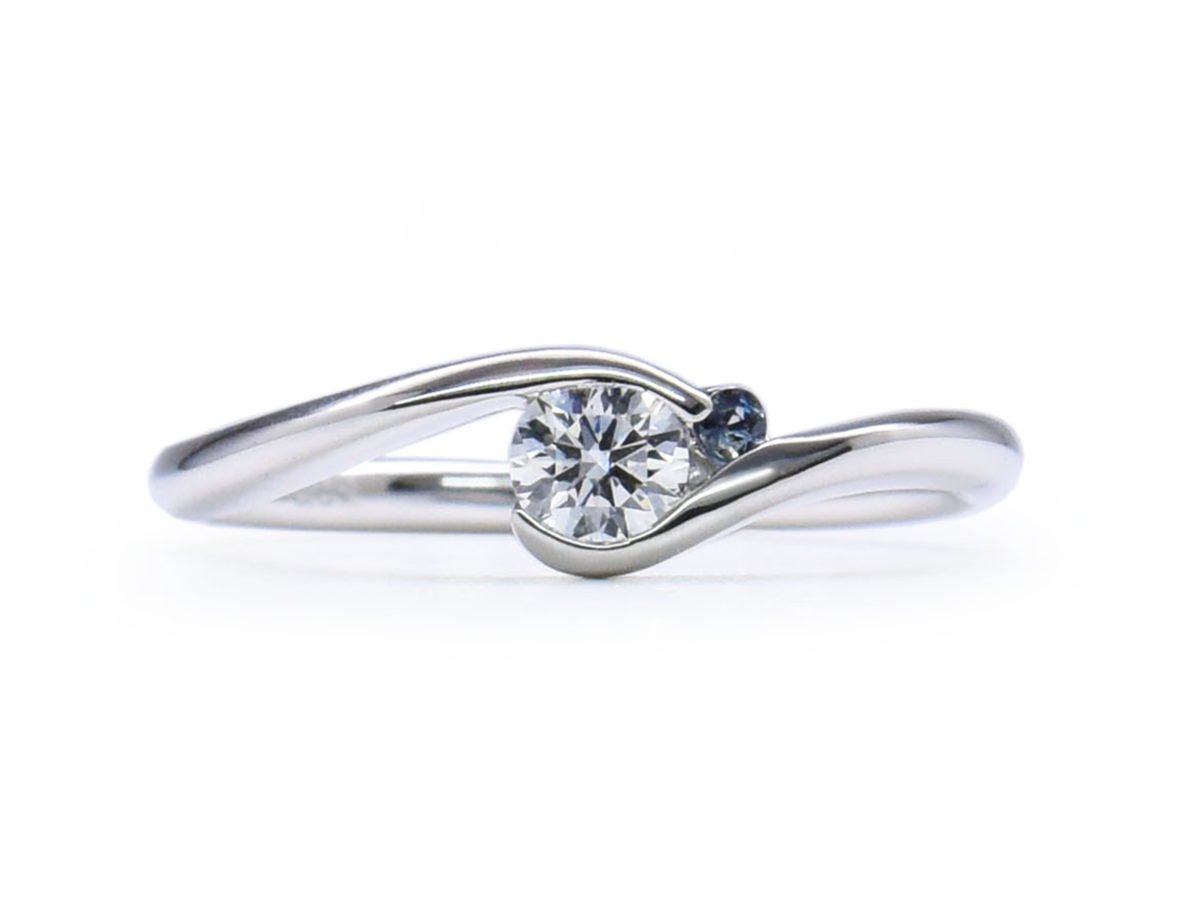 アレキサンドライトを留めた巻き込み型の手作り婚約指輪 Kazuya様