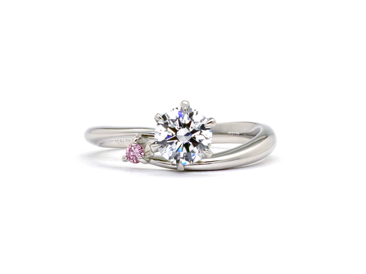 ピンクダイヤが留まったアシンメトリーなウェーブの手作り婚約指輪 西田様