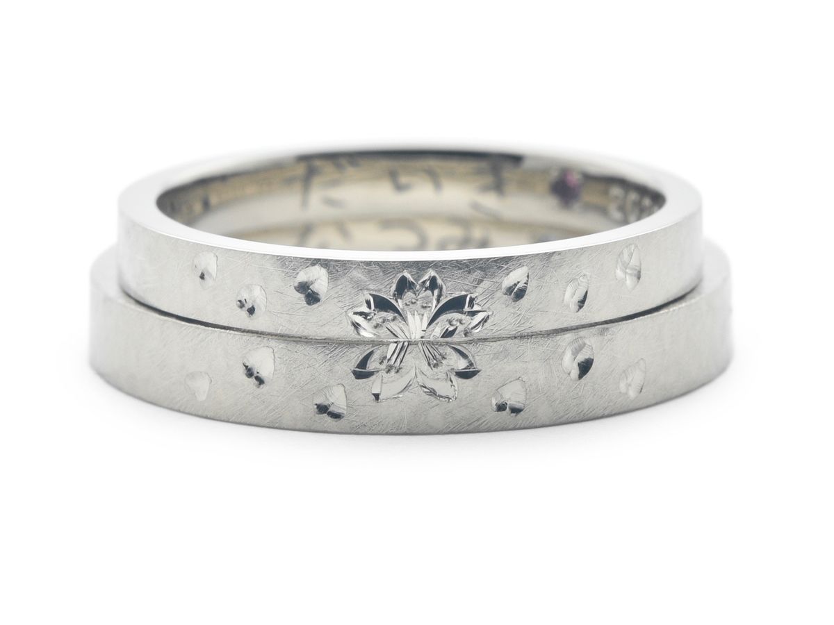 アンティーク加工を施した桜の手作り結婚指輪 S様ご夫婦