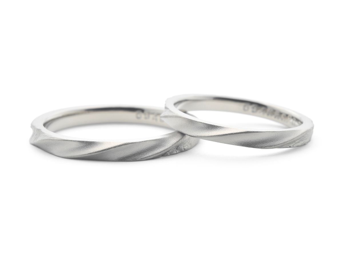 ひねりと樹皮の手作り結婚指輪