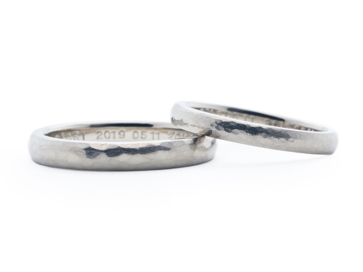 アンティークと粗めのハンマー加工の手作り結婚指輪 G&S