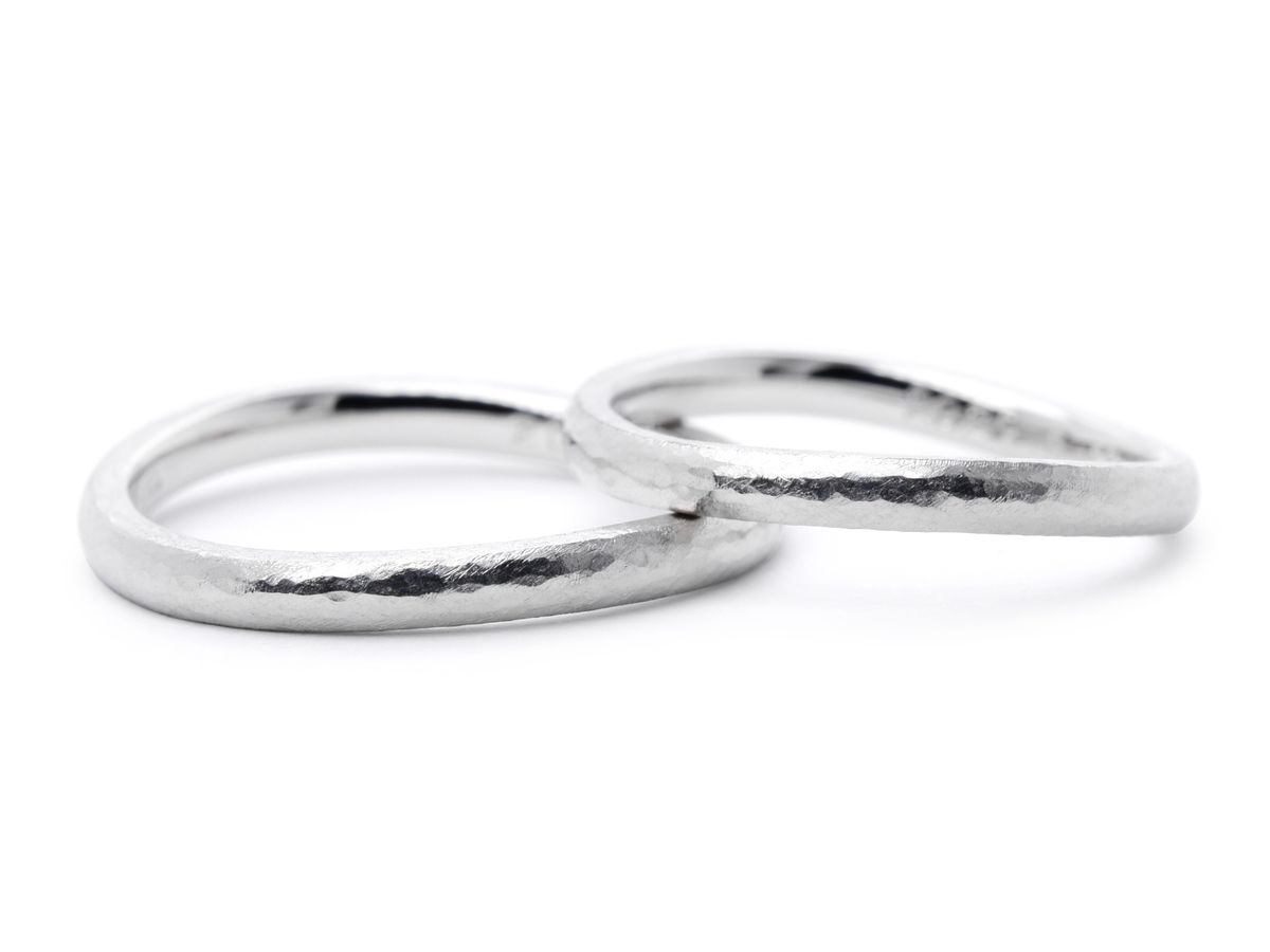 細身のウェーブにアンティーク加工を施した手作り結婚指輪 N様ご夫婦