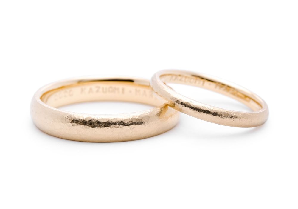 イエローゴールドにアンティーク加工を施した手作り結婚指輪 T様ご夫婦