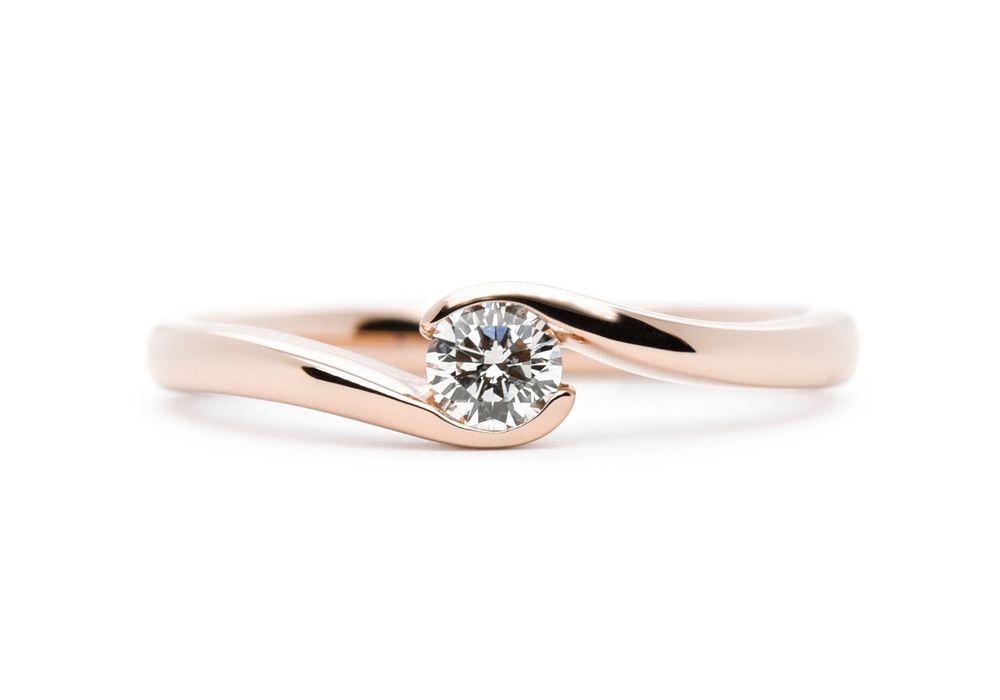 ローズゴールドの巻き込み爪の手作り婚約指輪 E様