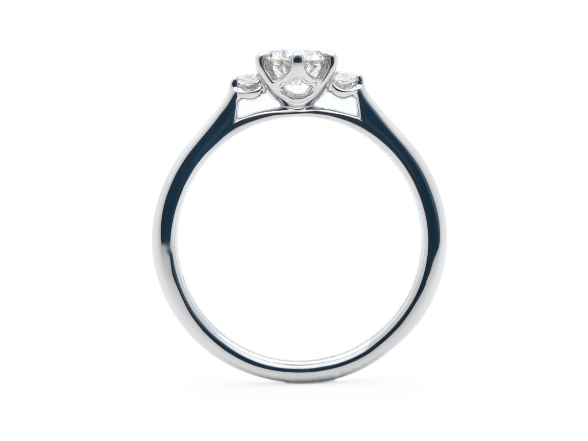 側面にデザイン性のあるオーダーメイド婚約指輪 Shunichi to Arisa