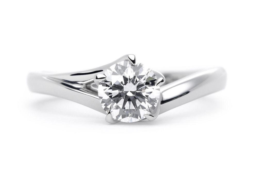 お持ち込みのダイヤを5本爪で留めたオーダーメイド婚約指輪 Yuki to Aika