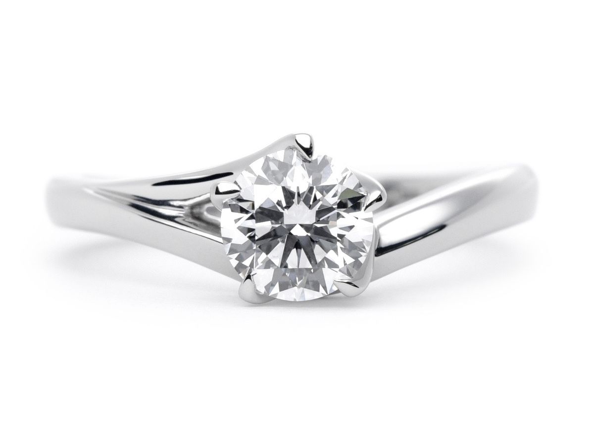 お持ち込みのダイヤを5本爪で留めたオーダーメイド婚約指輪 Yuki to Aika