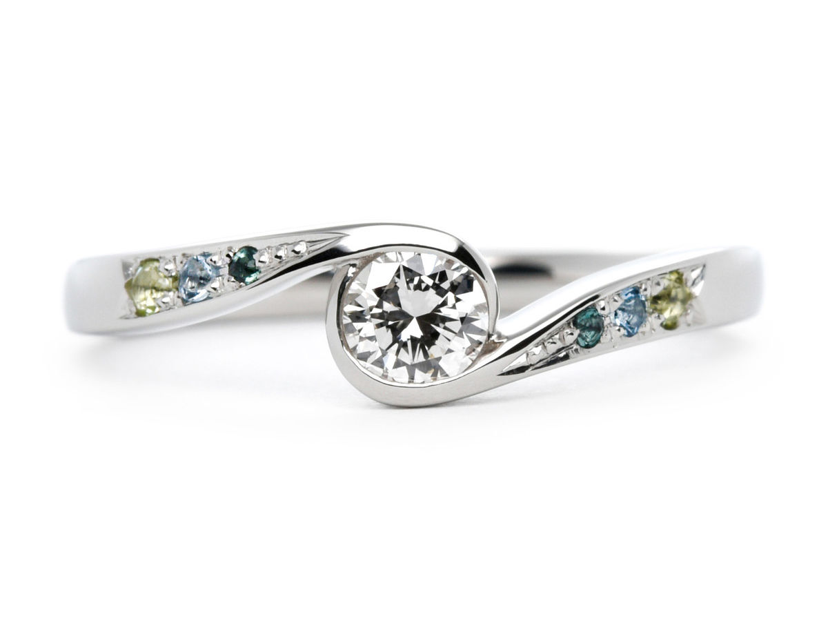 ウェーブでダイヤを包み込んだオーダーメイド婚約指輪