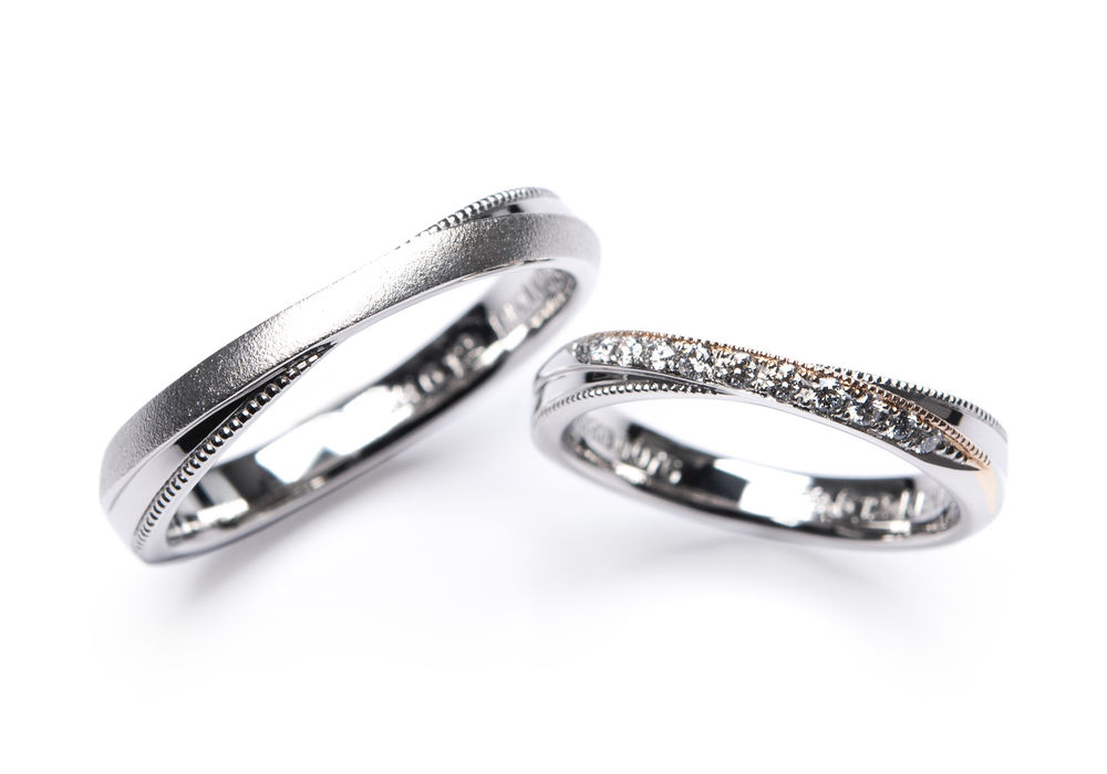 加工のラインとミルのラインが入った手作り結婚指輪 Kenji&Minako