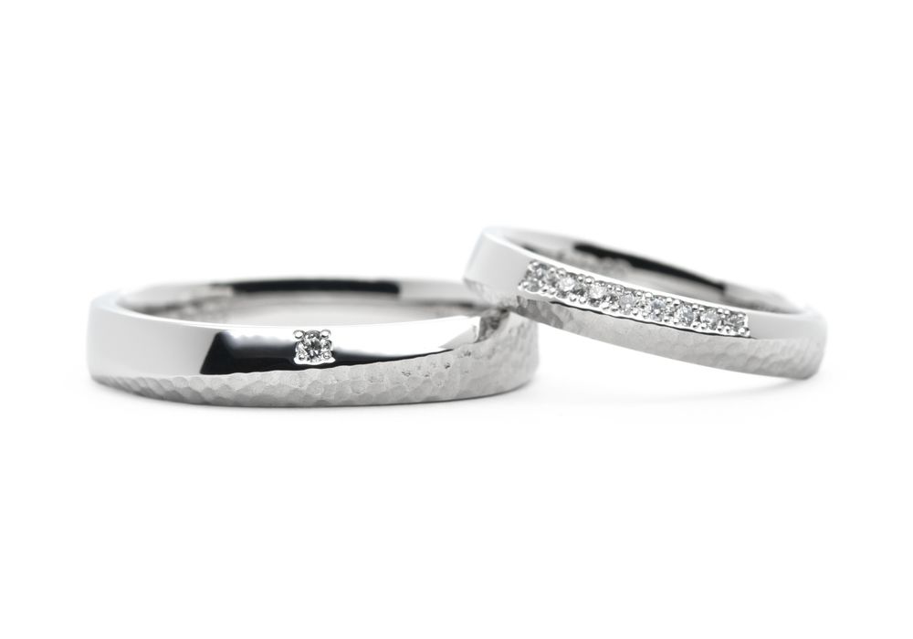 鏡面と槌目を組み合わせたオーダーメイド結婚指輪 Kyosuke&Kyoka