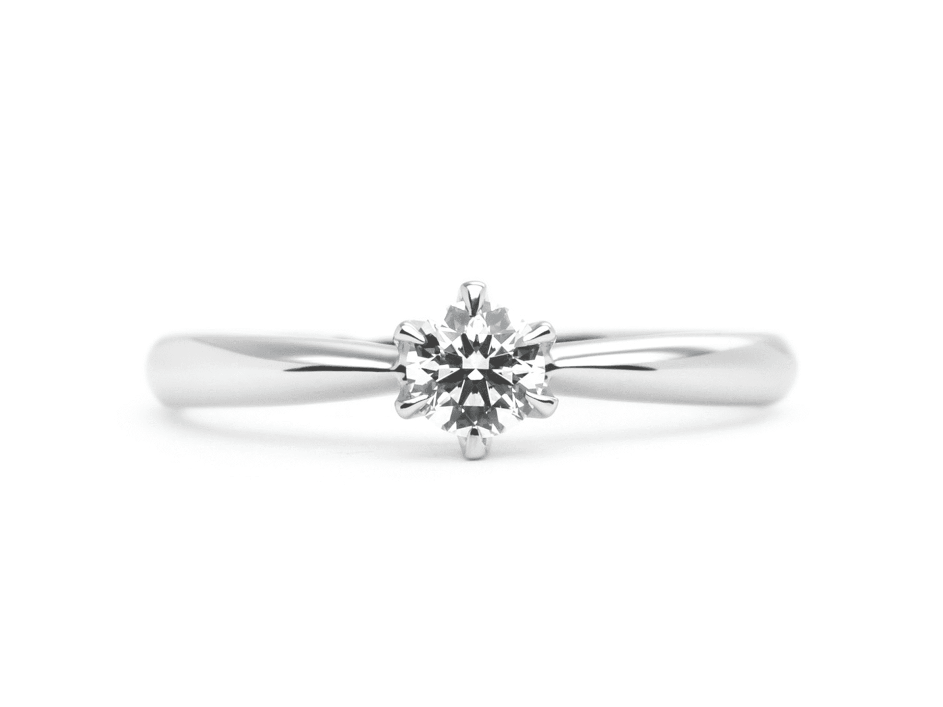 プラチナの細身のソリティアの手作り婚約指輪 Takuma to mana