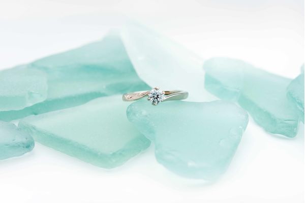 ハワイアンの婚約指輪の背景写真