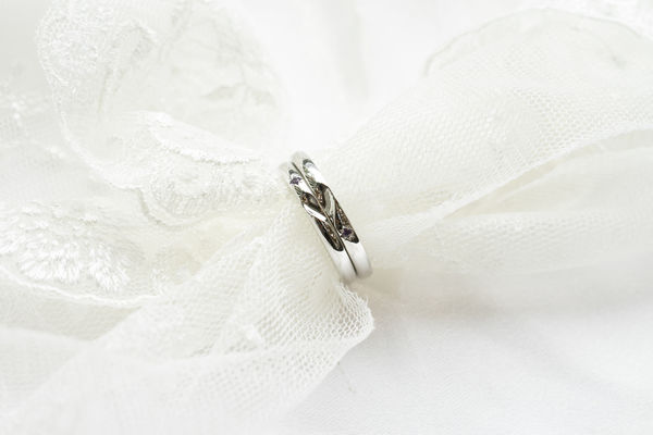 結婚指輪が回ってしまう原因と対策