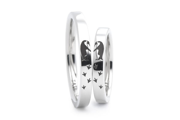 ペンギンのイラストがハートになるオーダーメイド結婚指輪