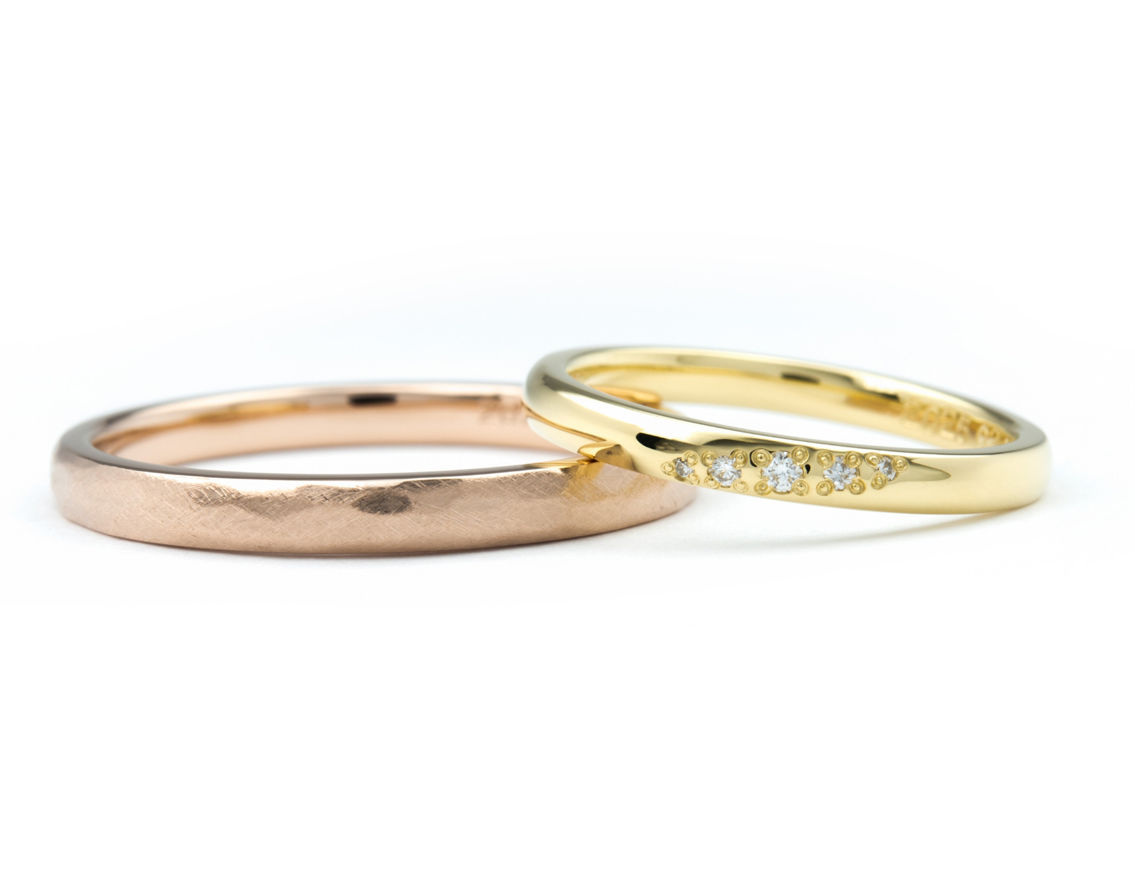 ストレートの甲丸にそれぞれお好みの加工を施した結婚指輪