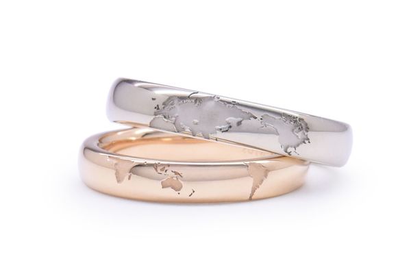 ホワイトゴールドとピンクゴールドで作る世界地図の結婚指輪