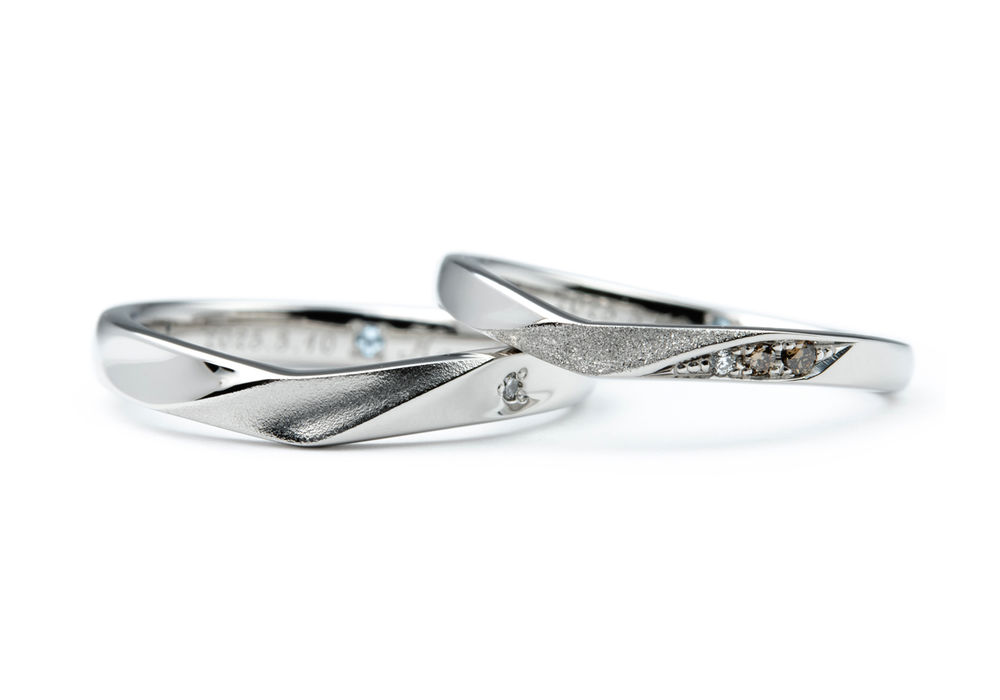 プラチナのV字ひねりオーダーメイド結婚指輪