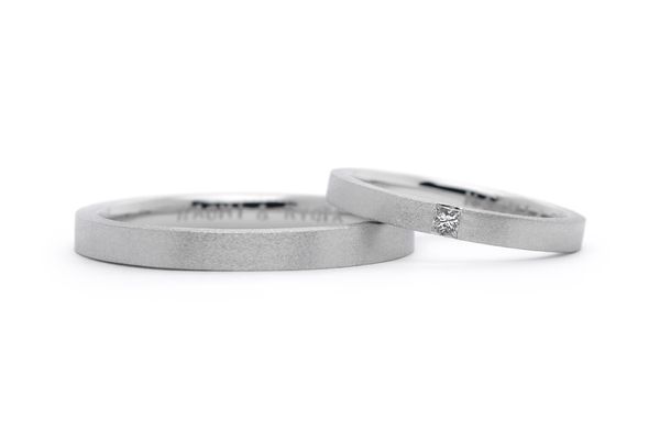 ダイヤポイントのシンプルな手作り結婚指輪