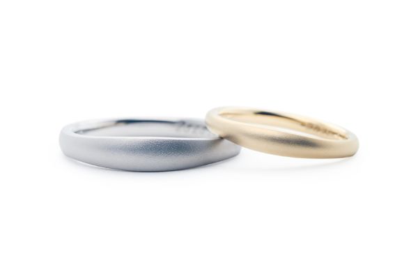ぷっくりとしたシルエットとマット加工がおしゃれな手作り結婚指輪