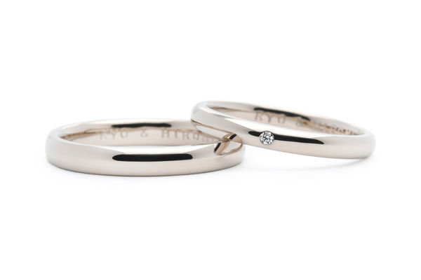 シンプルなシャンパンゴールドの甲丸の手作り結婚指輪