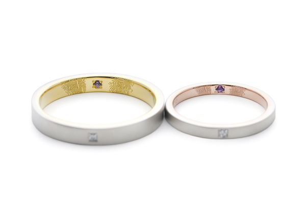 一見シンプルなコンビネーションの手作り結婚指輪