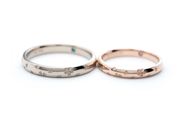 ハートの桜をレーザーで散りばめた結婚指輪
