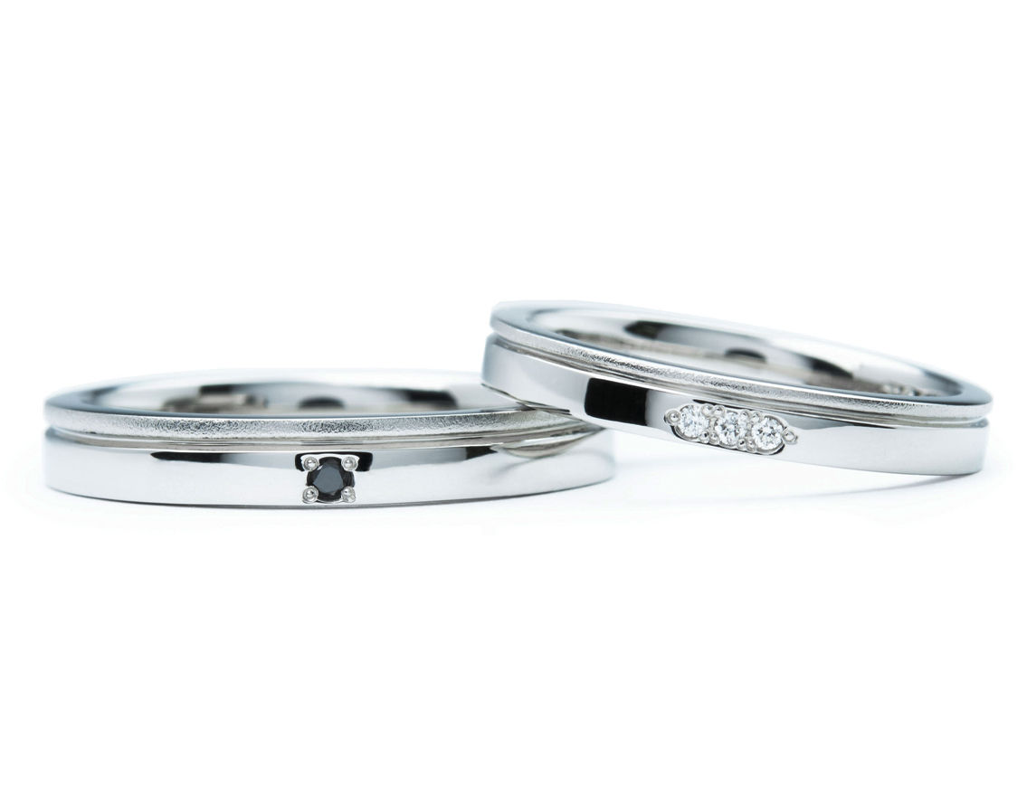 マット加工とダイヤモンドがポイントになったプラチナの結婚指輪