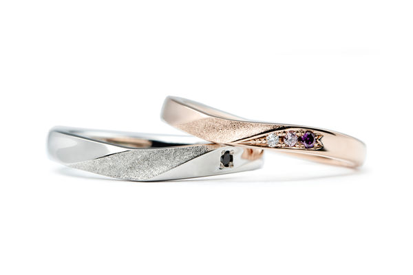 スターダストとカラーダイヤモンドの手作り結婚指輪