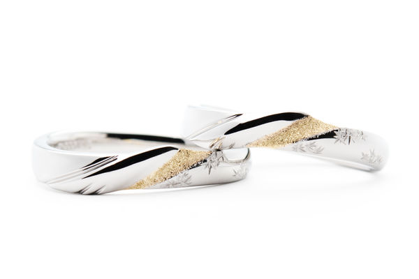 羽や星モチーフのウェーブひねりの手作り結婚指輪 