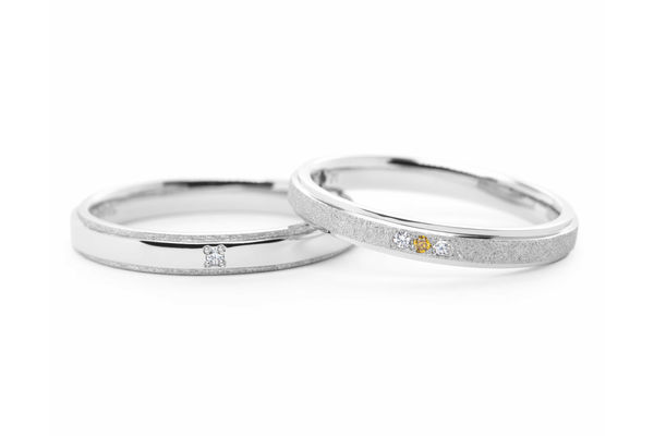 ペア感のある鏡面とスターダスト加工の手作り結婚指輪