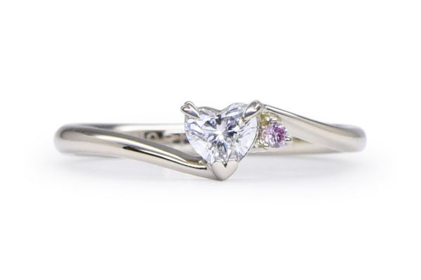 ハートモチーフのワンサイドメレの手作り婚約指輪