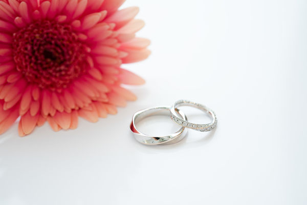 結婚指輪にメレダイヤモンドをあしらうメリット