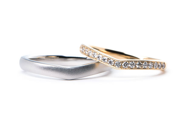 V字のエタニティリング