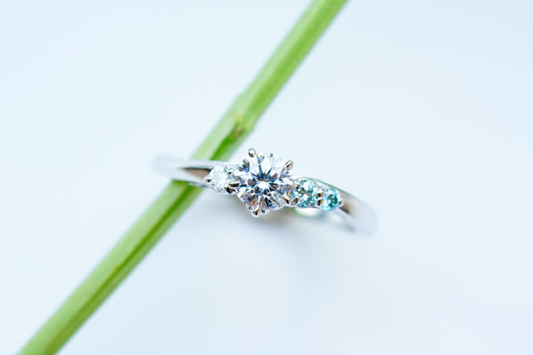 婚約指輪に使うカラーダイヤモンドの選び方