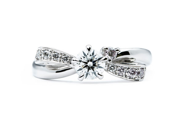 ピンクダイヤモンドのグラデーションオーダーメイド婚約指輪