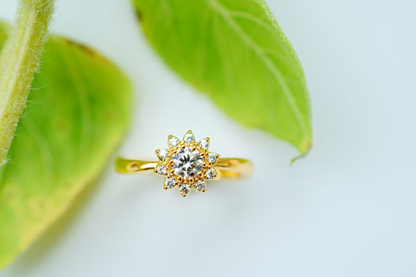 イエローベースに似合う婚約指輪の選び方