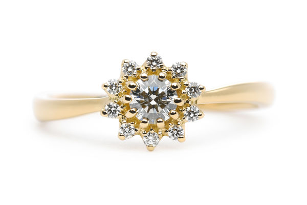 イエローゴールドのひまわりのオーダーメイド婚約指輪