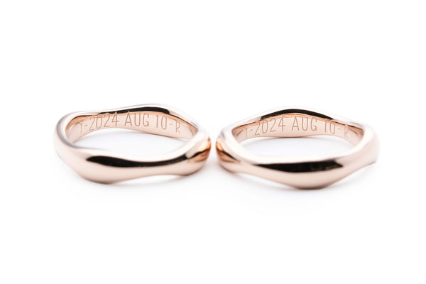 ローズゴールドで作る雲のようなシルエットの結婚指輪