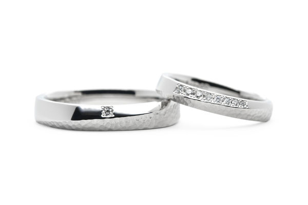 鏡面と槌目を組み合わせたオーダーメイド結婚指輪