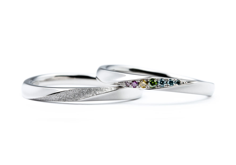 レインボーカラーの手作り結婚指輪