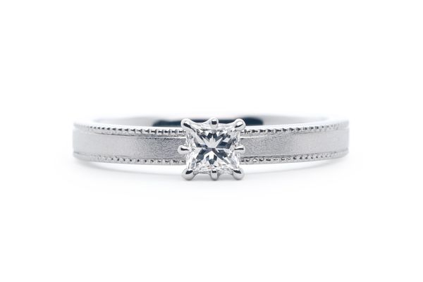 ダイヤポイント加工とミルを施した手作り婚約指輪