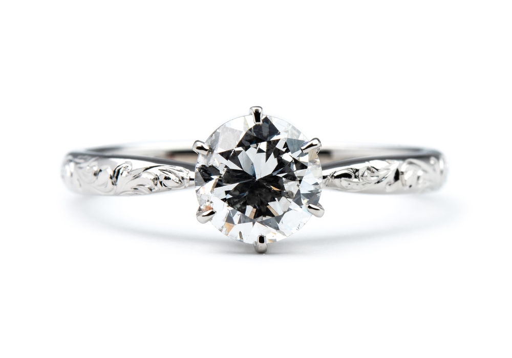 ハワイアン彫りがぐるっと入った婚約指輪