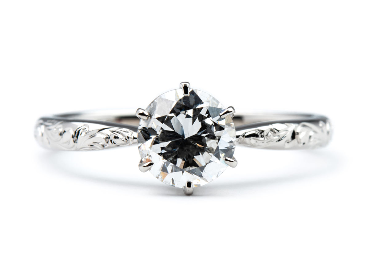 ハワイアン彫りがぐるっと入った婚約指輪