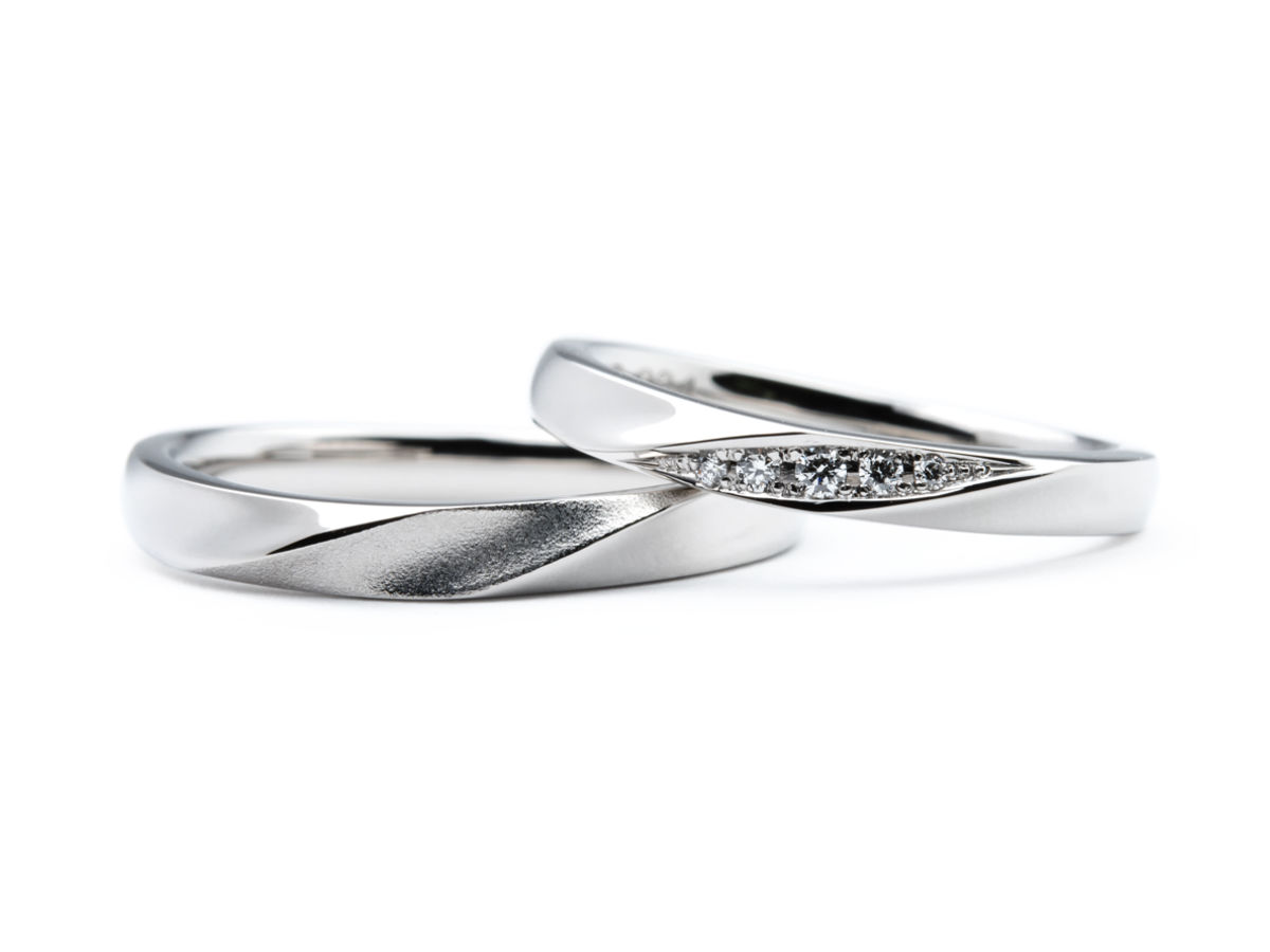 プラチナのウェーブふたひねり結婚指輪
