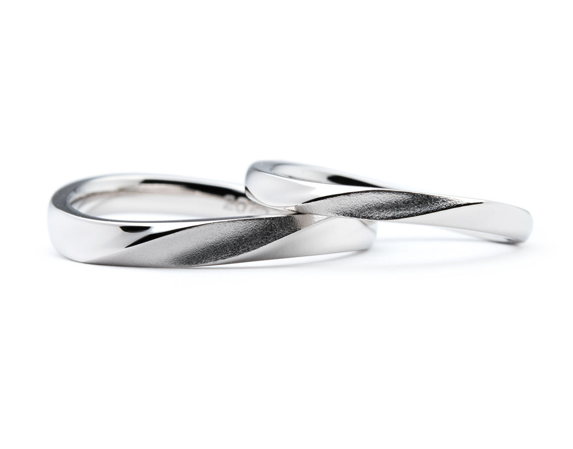 S字ウェーブの手作り結婚指輪