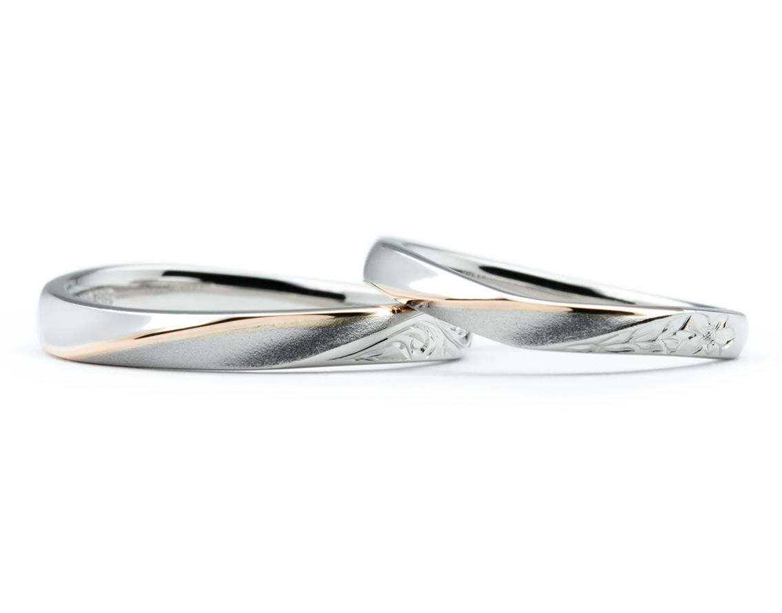 赤い糸とハワイアン彫りの手作り結婚指輪