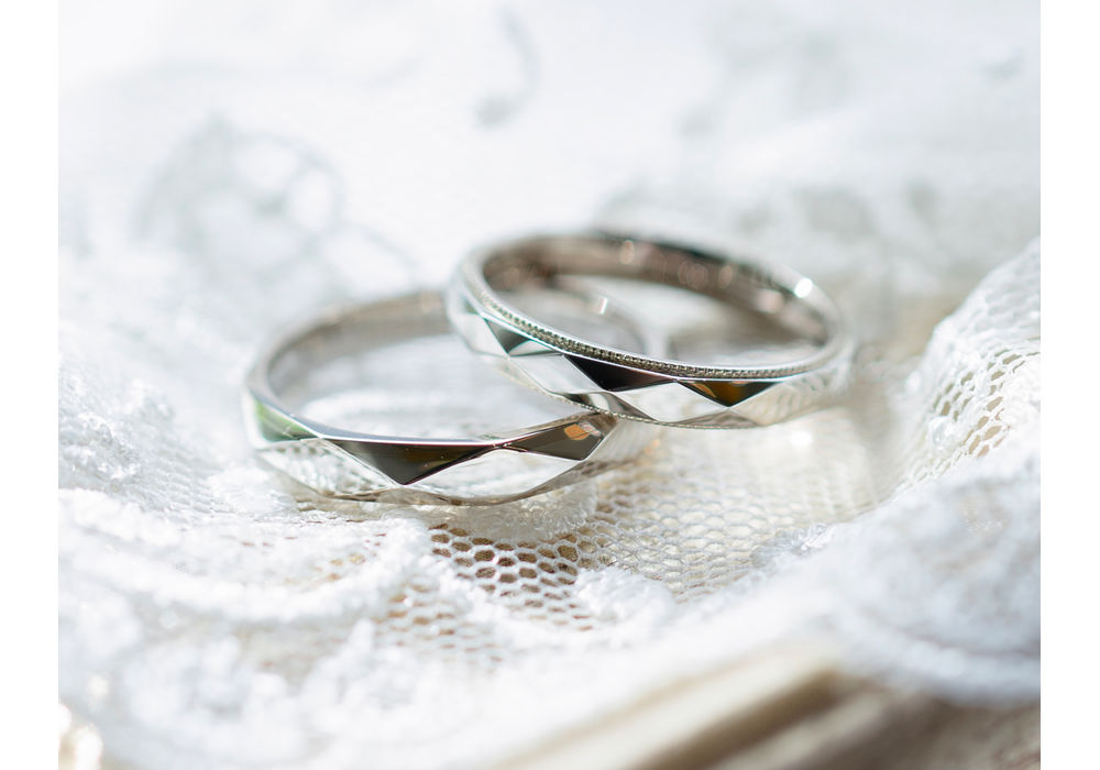 プラチナとシャンパンゴールドのおしゃれなファセットリング手作り結婚指輪2025092819950625