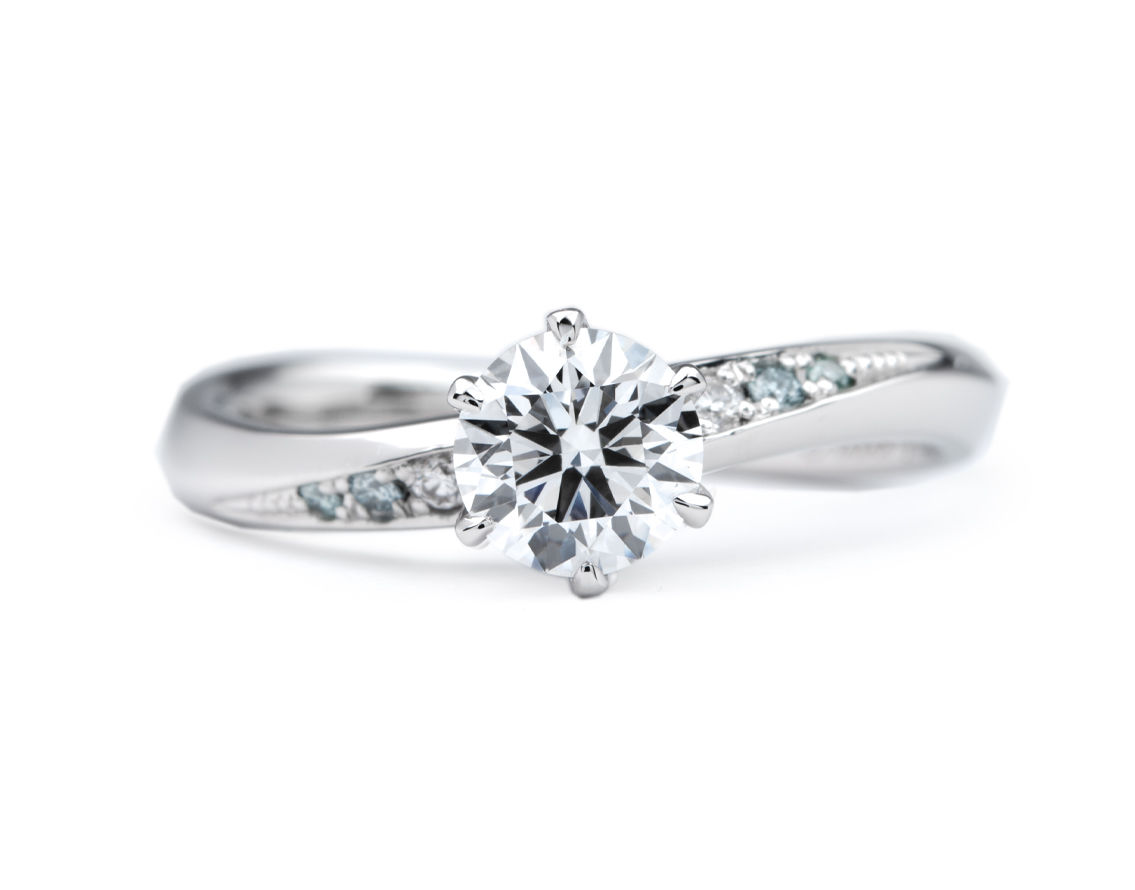 ブルーダイヤモンドのグラデーションオーダーメイド婚約指輪