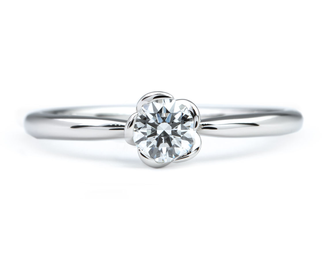 ソリティアのお花リングが素敵なオーダーメイド婚約指輪